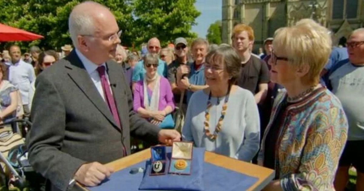 Antiques Roadshow guest gasps as jewellery with royal connection is worth thousands