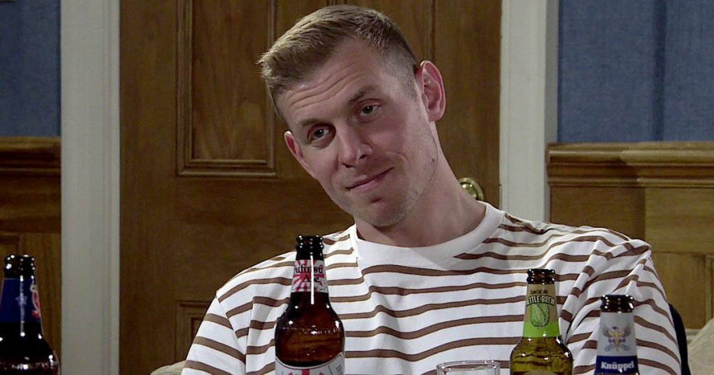 Corrie spoilers for next week: New arrival, death threats and a missing character