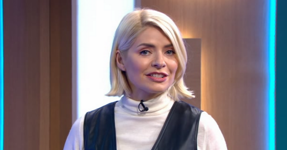 This Morning fans in hysterics at 'horrifying' Holly Willoughby ice sculpture