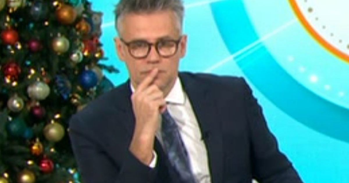GMB fans distracted by Richard Bacon's 'daring' outfit choice as he steps out from behind desk