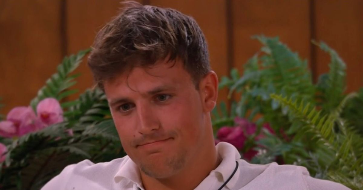 Love Island fans sick of 'possessive bully' Luca as he dishes out advice to Andrew