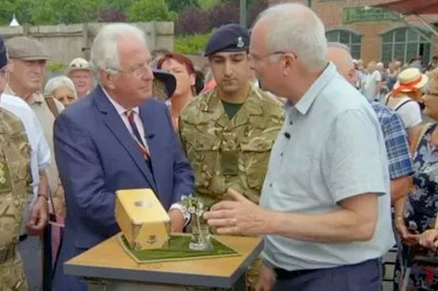 Antiques Roadshow guest speechless as item is given record-breaking six figure valuation