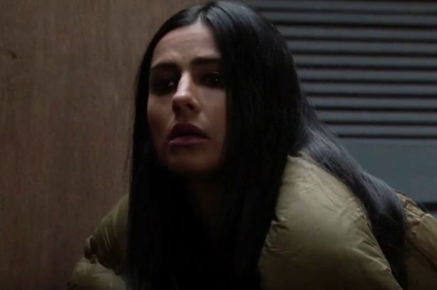 Coronation Street viewers puzzled by Alya's blinding error as Griff plants bomb